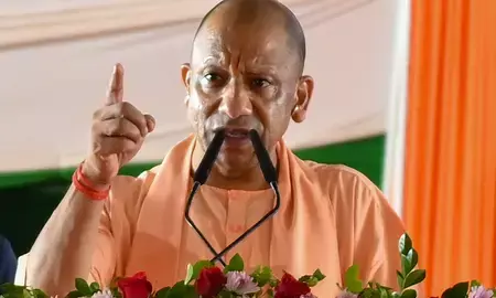 ग्रेटर नोएडा बस हादसा: सीएम योगी ने किया मुआवजे का ऐलान, मृतकों के परिजनों को 2-2 लाख की मदद ग्रेटर नोएडा बस हादसा: सीएम योगी ने किया मुआवजे का ऐलान, मृतकों के परिजनों को 2-2 लाख की मदद