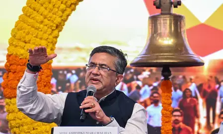 भारतीय शेयर बाजार में एनएसई की सुस्त शुरुआत, 0.84 प्रतिशत के प्रीमियम के साथ हुआ लिस्ट भारतीय शेयर बाजार में एनएसई की सुस्त शुरुआत, 0.84 प्रतिशत के प्रीमियम के साथ हुआ लिस्ट