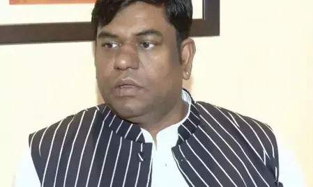 वीआईपी प्रमुख मुकेश सहनी का विवादित बयान: बोले- अगर एक खून माफ होता तो CEC ज्ञानेश कुमार को गोली मार देता वीआईपी प्रमुख मुकेश सहनी का विवादित बयान: बोले- अगर एक खून माफ होता तो CEC ज्ञानेश कुमार को गोली मार देता