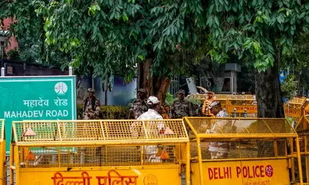 दिल्ली: फोटो मॉर्फिंग मामले में अभिजीत, सौरभ और आशुतोष के खिलाफ एफआईआर दर्ज, सख्त कार्रवाई की मांग दिल्ली: फोटो मॉर्फिंग मामले में अभिजीत, सौरभ और आशुतोष के खिलाफ एफआईआर दर्ज, सख्त कार्रवाई की मांग