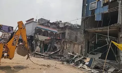 प्रीम कोर्ट का सख्त आदेश- मेरठ में अवैध निर्माणों पर बुलडोजर, उलदेपुर के लिए ज्यूडिशियल कमीशन प्रीम कोर्ट का सख्त आदेश- मेरठ में अवैध निर्माणों पर बुलडोजर, उलदेपुर के लिए ज्यूडिशियल कमीशन