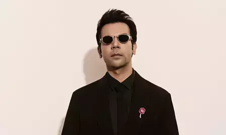 राजकुमार राव ने रीक्रिएट किया दीवार का मशहूर सीन, अमिताभ बच्चन ने बजाईं तालियां राजकुमार राव ने रीक्रिएट किया दीवार का मशहूर सीन, अमिताभ बच्चन ने बजाईं तालियां