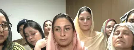 पंजाब में ड्रग्स की होम डिलीवरी, सरकार अपराध और नशे का कारोबार रोकने में नाकाम: हरसिमरत कौर बादल पंजाब में ड्रग्स की होम डिलीवरी, सरकार अपराध और नशे का कारोबार रोकने में नाकाम: हरसिमरत कौर बादल