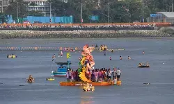 मध्य प्रदेश में गणेश प्रतिमा विसर्जन के दौरान दो दर्दनाक हादसे: 6 युवक डूबे, 4 के शव बरामद व 2 की तलाश जारी मध्य प्रदेश में गणेश प्रतिमा विसर्जन के दौरान दो दर्दनाक हादसे: 6 युवक डूबे, 4 के शव बरामद व 2 की तलाश जारी