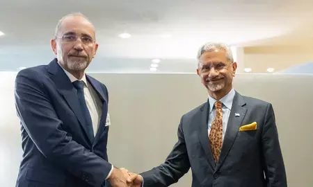 पश्चिम एशिया संकट के बीच विदेश मंत्री डॉ. जयशंकर की जॉर्डन और मिस्र के विदेश मंत्रियों से मुलाकात पश्चिम एशिया संकट के बीच विदेश मंत्री डॉ. जयशंकर की जॉर्डन और मिस्र के विदेश मंत्रियों से मुलाकात
