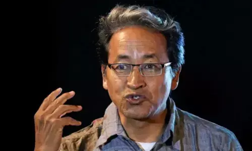 सोनम वांगचुक बोले-सरकार के खिलाफ बोला, मेरा एनकाउंटर हो सकता है: लेह हिंसा पर कहा- अमित शाह इस्तीफा दें सोनम वांगचुक बोले-सरकार के खिलाफ बोला, मेरा एनकाउंटर हो सकता है: लेह हिंसा पर कहा- अमित शाह इस्तीफा दें