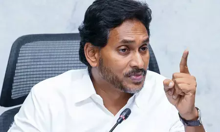 जगन ने चुनाव आयुक्तों की नियुक्ति में जनता का विश्वास बहाल करने के लिए संशोधन की मांग की जगन ने चुनाव आयुक्तों की नियुक्ति में जनता का विश्वास बहाल करने के लिए संशोधन की मांग की