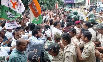 ओडिशा: ज्ञानेश कुमार को पद से हटाने की मांग को लेकर कांग्रेस ने सीईओ कार्यालय का किया घेराव ओडिशा: ज्ञानेश कुमार को पद से हटाने की मांग को लेकर कांग्रेस ने सीईओ कार्यालय का किया घेराव