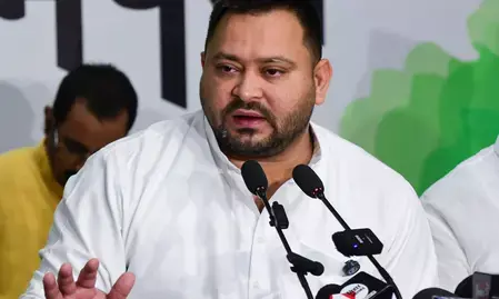 जमुई पीड़िता की पहचान उजागर करने पर बवाल, तेजस्वी ने सीएम के खिलाफ कार्रवाई की मांग की जमुई पीड़िता की पहचान उजागर करने पर बवाल, तेजस्वी ने सीएम के खिलाफ कार्रवाई की मांग की