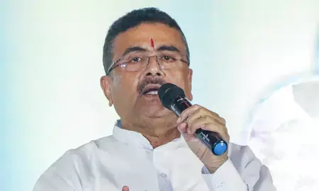 बंगाल में 60 हजार करोड़ रुपए की 33 नई औद्योगिक परियोजनाओं के लिए जमीन आवंटित: सीएम सुवेंदु अधिकारी बंगाल में 60 हजार करोड़ रुपए की 33 नई औद्योगिक परियोजनाओं के लिए जमीन आवंटित: सीएम सुवेंदु अधिकारी