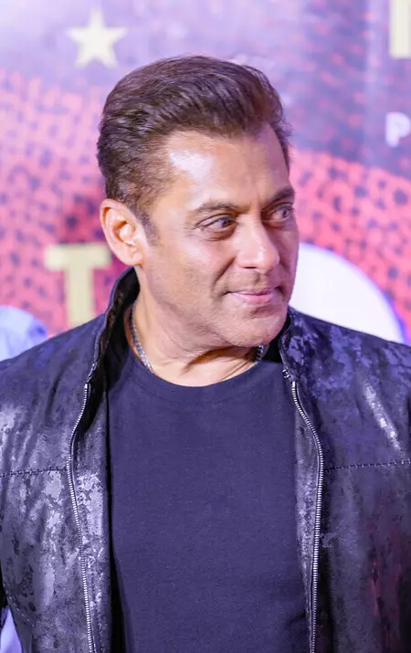 मनोज तिवारी की बेटी की सलमान ने लगाई क्लास मनोज तिवारी की बेटी की सलमान ने लगाई क्लास