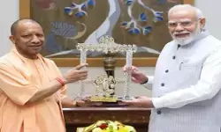 पीएम मोदी से मिले सीएम योगी, यूपी चुनाव से पहले राज्यसभा और एमएलसी चुनाव पर मंथन पीएम मोदी से मिले सीएम योगी, यूपी चुनाव से पहले राज्यसभा और एमएलसी चुनाव पर मंथन