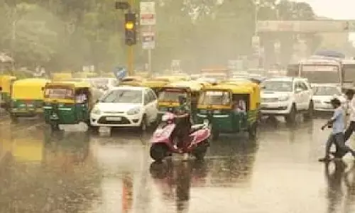 यूपी के ज्यादातर जिलों में भारी बारिश का अलर्ट, 8 जिलों में रेड अलर्ट; स्कूल बंद