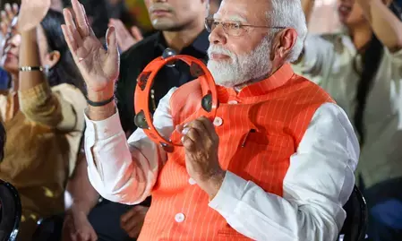 भजन क्लबिंग में जेन-जी के बीच दिखे पीएम मोदी, इंस्टाग्राम पर वीडियो शेयर कर पूछा-क्या आपने पैर थपथपाए?