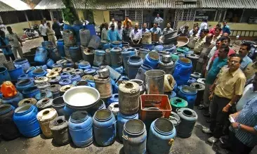 नागालैंड : संदिग्ध शराब पीने से दो दिन में 19 लोगों की मौत; 19 गिरफ्तार नागालैंड : संदिग्ध शराब पीने से दो दिन में 19 लोगों की मौत; 19 गिरफ्तार