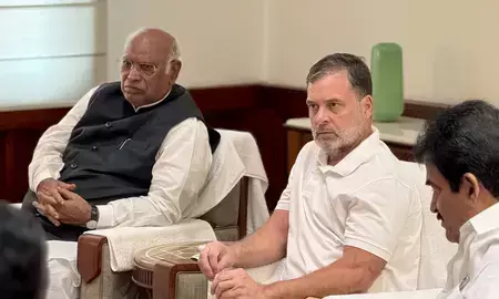 30 सितंबर को इंडी गठबंधन की बड़ी बैठक, ज्ञानेश कुमार को हटाने की रणनीति पर मंथन 30 सितंबर को इंडी गठबंधन की बड़ी बैठक, ज्ञानेश कुमार को हटाने की रणनीति पर मंथन