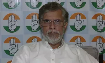 फॉर्म-6 में बदलाव गैरकानूनी, एसआईआर की प्रक्रिया भी अवैध: कांग्रेस सांसद पवन खेड़ा फॉर्म-6 में बदलाव गैरकानूनी, एसआईआर की प्रक्रिया भी अवैध: कांग्रेस सांसद पवन खेड़ा