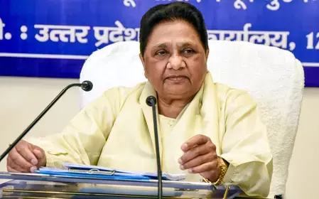 भारी बारिश पर मायावती की सरकारों से तत्काल राहत की मांग, बोलीं-प्रभावित लोगों की हर स्तर पर हो मदद भारी बारिश पर मायावती की सरकारों से तत्काल राहत की मांग, बोलीं-प्रभावित लोगों की हर स्तर पर हो मदद