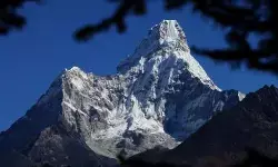 नेपाल में हिमस्खलन से प्रभावित हिमलुंग पर्वत के बेस कैंप से दो शव बरामद नेपाल में हिमस्खलन से प्रभावित हिमलुंग पर्वत के बेस कैंप से दो शव बरामद