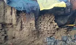 यूपी में बारिश का कहर: बदायूं में कच्चा मकान ढहा, मलबे में दबकर डेढ़ साल के मासूम की मौत; 3 घायल यूपी में बारिश का कहर: बदायूं में कच्चा मकान ढहा, मलबे में दबकर डेढ़ साल के मासूम की मौत; 3 घायल