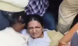 विजयवाड़ा में पदोन्नति और वेतन वृद्धि की मांग को लेकर ग्राम और वार्ड कर्मचारियों का प्रदर्शन, पुलिस से झड़प
