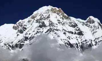 नेपाल में हिमस्खलन: हिमलुंग बेस कैंप से 10 लोग लापता,भारी बर्फबारी और खराब मौसम से रेस्क्यू में आ रही बाधा नेपाल में हिमस्खलन: हिमलुंग बेस कैंप से 10 लोग लापता,भारी बर्फबारी और खराब मौसम से रेस्क्यू में आ रही बाधा