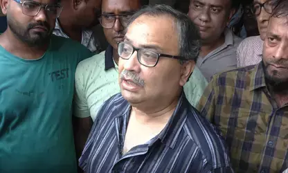 टीएमसी विधायक कुणाल घोष की कार पर लगातार दूसरे दिन हमला, बंदूक और हथौड़े से वार; बीजेपी पर हत्या के प्रयास का आरोप टीएमसी विधायक कुणाल घोष की कार पर लगातार दूसरे दिन हमला, बंदूक और हथौड़े से वार; बीजेपी पर हत्या के प्रयास का आरोप