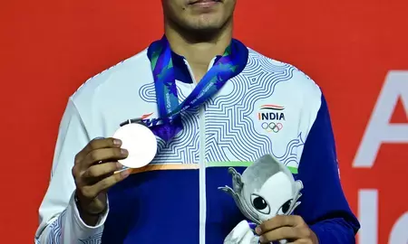 तमिलनाडु: सीएम विजय का एशियाई खेलों के सिल्वर मेडलिस्ट अभय सिंह को तोहफा, 50 लाख के इनाम की घोषणा तमिलनाडु: सीएम विजय का एशियाई खेलों के सिल्वर मेडलिस्ट अभय सिंह को तोहफा, 50 लाख के इनाम की घोषणा