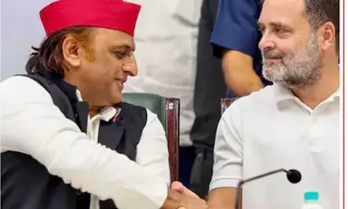 सपा-कांग्रेस मिलते हैं तो एक और एक ग्यारह, झगड़ते हैं तो जीरो!