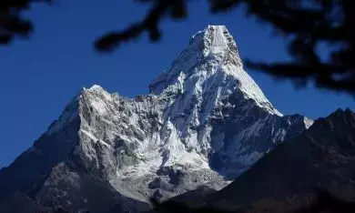 नेपाल में हिमस्खलन से प्रभावित हिमलुंग पर्वत के बेस कैंप से दो शव बरामद