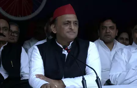 अखिलेश यादव का चुनावी ऐलान : सत्ता में आए तो पुरानी पेंशन बहाल, शिक्षामित्रों को शिक्षक बनाने का वादा अखिलेश यादव का चुनावी ऐलान : सत्ता में आए तो पुरानी पेंशन बहाल, शिक्षामित्रों को शिक्षक बनाने का वादा