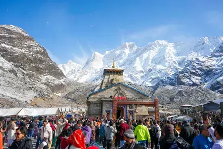 उत्तराखंड: चारधाम यात्रा में रिकॉर्ड श्रद्धालु, बद्रीनाथ-गंगोत्री में टूटे पुराने रिकॉर्ड उत्तराखंड: चारधाम यात्रा में रिकॉर्ड श्रद्धालु, बद्रीनाथ-गंगोत्री में टूटे पुराने रिकॉर्ड