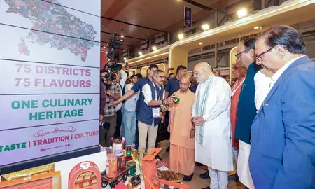 यूपी ट्रेड शो : बागपत का घेवर, शामली की पलंग तोड़ पेड़ा-बर्फी बनीं लोगों की पसंद यूपी ट्रेड शो : बागपत का घेवर, शामली की पलंग तोड़ पेड़ा-बर्फी बनीं लोगों की पसंद