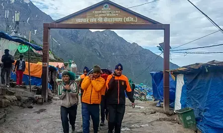 केदारनाथ के रास्ते पर पत्थर गिरने से पांच साल के बच्चे की मौत; 1200 तीर्थयात्रियों को सुरक्षित निकाला गया केदारनाथ के रास्ते पर पत्थर गिरने से पांच साल के बच्चे की मौत; 1200 तीर्थयात्रियों को सुरक्षित निकाला गया