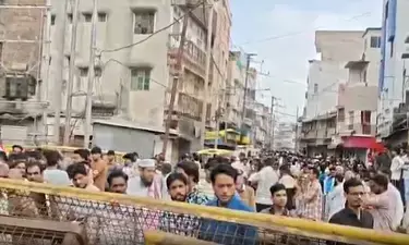 उज्जैन में शाही मस्जिद का हिस्सा हटाए जाने को लेकर बवाल; पत्थरबाजी के बीच छोड़े गए आंसू गैस के गोले उज्जैन में शाही मस्जिद का हिस्सा हटाए जाने को लेकर बवाल; पत्थरबाजी के बीच छोड़े गए आंसू गैस के गोले
