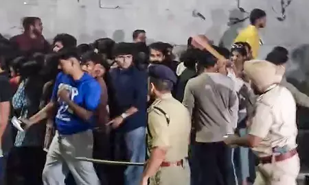 मुख्यमंत्री मान ने छात्रों के हिंसक विरोध-प्रदर्शन के बीच डीजीपी को निजी यूनिवर्सिटी का दौरा करने का दिया आदेश मुख्यमंत्री मान ने छात्रों के हिंसक विरोध-प्रदर्शन के बीच डीजीपी को निजी यूनिवर्सिटी का दौरा करने का दिया आदेश