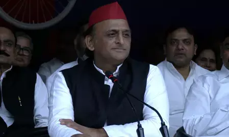 अखिलेश यादव का चुनावी ऐलान : सत्ता में आए तो पुरानी पेंशन बहाल, शिक्षामित्रों को शिक्षक बनाने का वादा