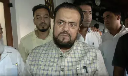 मुंबई: 39 हजार झुग्गियों पर बुलडोजर चलाने की तैयारी, अबू आजमी ने कार्रवाई रोकने की मांग की मुंबई: 39 हजार झुग्गियों पर बुलडोजर चलाने की तैयारी, अबू आजमी ने कार्रवाई रोकने की मांग की