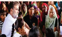 दिल्ली की झुग्गी में पहुंचे राहुल गांधी, 727 वोटर नाम हटाने पर उठाए सवाल; SIR पर चुनाव आयोग से मांगा जवाब
