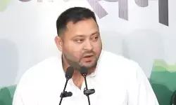 ईवीएम हटाओ, बैलेट पेपर से चुनाव कराओ: तेजस्वी यादव ईवीएम हटाओ, बैलेट पेपर से चुनाव कराओ: तेजस्वी यादव