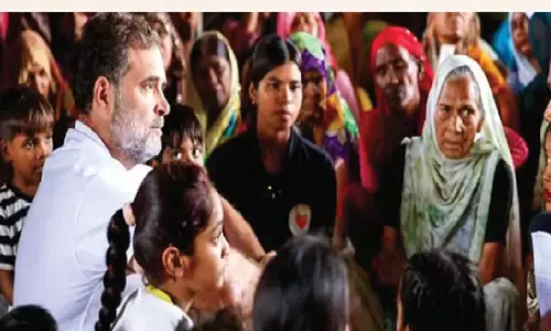 दिल्ली की झुग्गी में पहुंचे राहुल गांधी, 727 वोटर नाम हटाने पर उठाए सवाल; SIR पर चुनाव आयोग से मांगा जवाब दिल्ली की झुग्गी में पहुंचे राहुल गांधी, 727 वोटर नाम हटाने पर उठाए सवाल; SIR पर चुनाव आयोग से मांगा जवाब