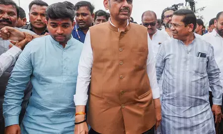 महाराष्ट्र में फडणवीस सरकार का बड़ा फैसला, सूखा प्रभावित क्षेत्रों में छात्रों की परीक्षा फीस माफ महाराष्ट्र में फडणवीस सरकार का बड़ा फैसला, सूखा प्रभावित क्षेत्रों में छात्रों की परीक्षा फीस माफ