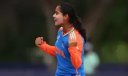 भारतीय महिला टीम की वैष्णवी शर्मा की शानदार गेंदबाजी भारतीय महिला टीम की वैष्णवी शर्मा की शानदार गेंदबाजी