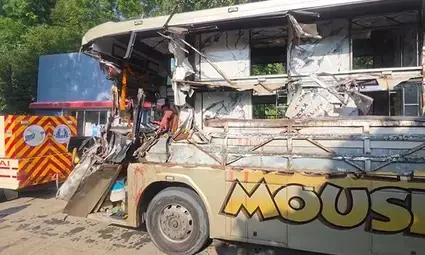 गुजरात के आणंद में भीषण सड़क हादसा, 5 लोगों की मौत; पीएम मोदी ने जताया शोक गुजरात के आणंद में भीषण सड़क हादसा, 5 लोगों की मौत; पीएम मोदी ने जताया शोक