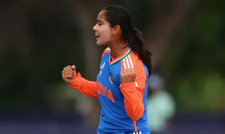 भारतीय महिला टीम की वैष्णवी शर्मा की शानदार गेंदबाजी भारतीय महिला टीम की वैष्णवी शर्मा की शानदार गेंदबाजी