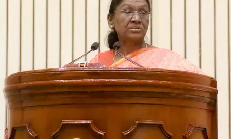 आसमान में हीरो बने कैप्टन स्मित मच्छार, राष्ट्रपति मुर्मु से लेकर केंद्रीय मंत्रियों ने किया बहादुरी को सलाम आसमान में हीरो बने कैप्टन स्मित मच्छार, राष्ट्रपति मुर्मु से लेकर केंद्रीय मंत्रियों ने किया बहादुरी को सलाम