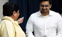 आकाश आनंद ने तोड़ी चुप्पी, बोले- किसी दूसरे दल में नहीं जाऊंगा, बसपा मेरा परिवार और मायावती मेरी गुरु आकाश आनंद ने तोड़ी चुप्पी, बोले- किसी दूसरे दल में नहीं जाऊंगा, बसपा मेरा परिवार और मायावती मेरी गुरु
