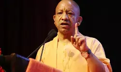 जनता के पैसे पर डकैती डालने वालों की जेबें प्रधानमंत्री मोदी ने खाली कराईं: मुख्यमंत्री योगी जनता के पैसे पर डकैती डालने वालों की जेबें प्रधानमंत्री मोदी ने खाली कराईं: मुख्यमंत्री योगी