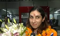 एशियन गेम्स 2026 में दमदार प्रदर्शन करके स्वदेश लौटी भारतीय शूटिंग टीम, परिनाज बोलीं- खुश हूं कि दो मेडल जीत पाई एशियन गेम्स 2026 में दमदार प्रदर्शन करके स्वदेश लौटी भारतीय शूटिंग टीम, परिनाज बोलीं- खुश हूं कि दो मेडल जीत पाई