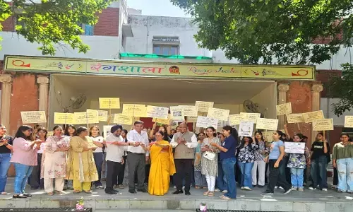 Delhi: दौलत राम कॉलेज में ‘मेक एन एल्डर स्माइल’ कैंपेन लॉन्च, युवाओं को बुजुर्गों से जुड़ने का संदेश
